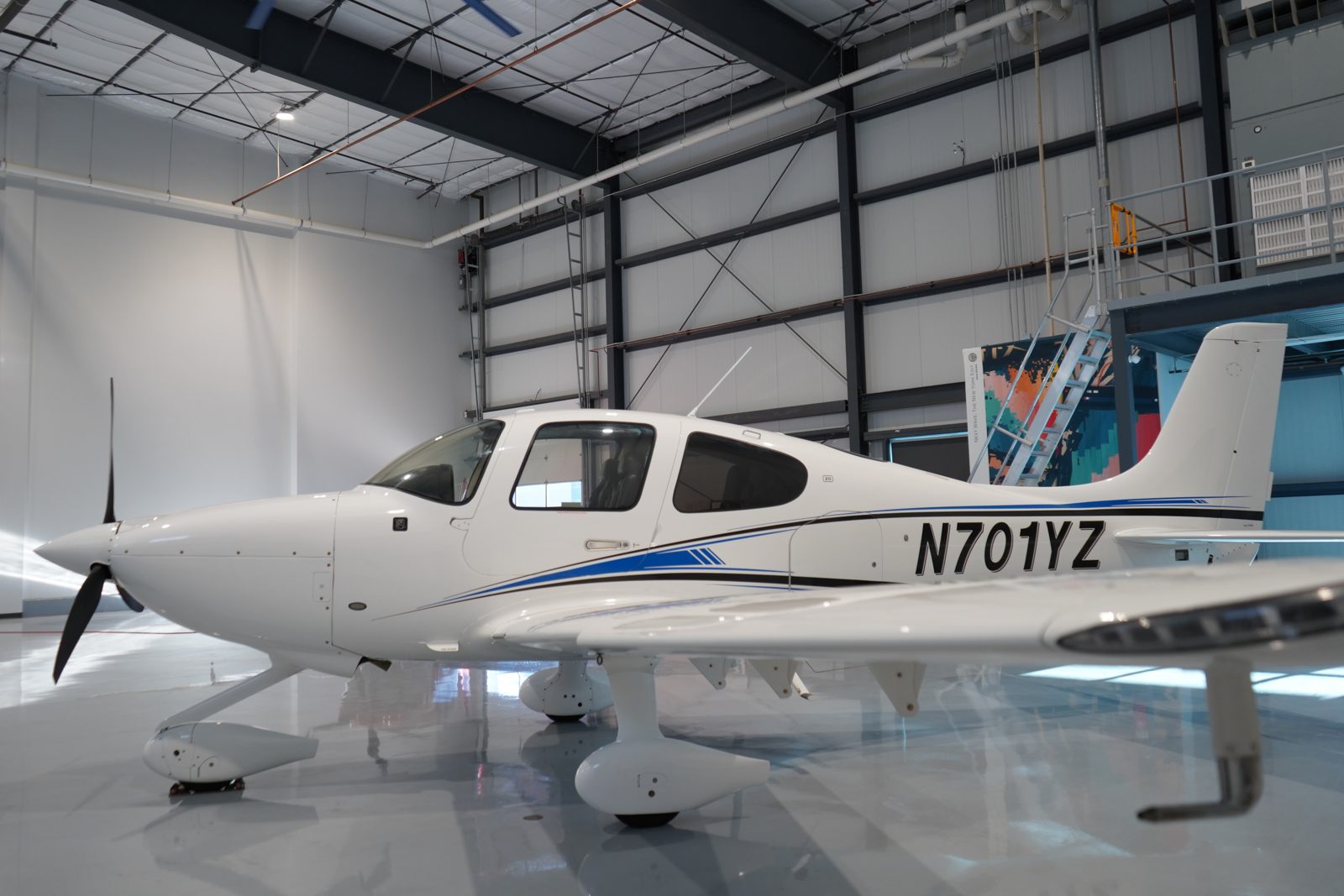 Cirrus SR20 G6 front three-quarter view