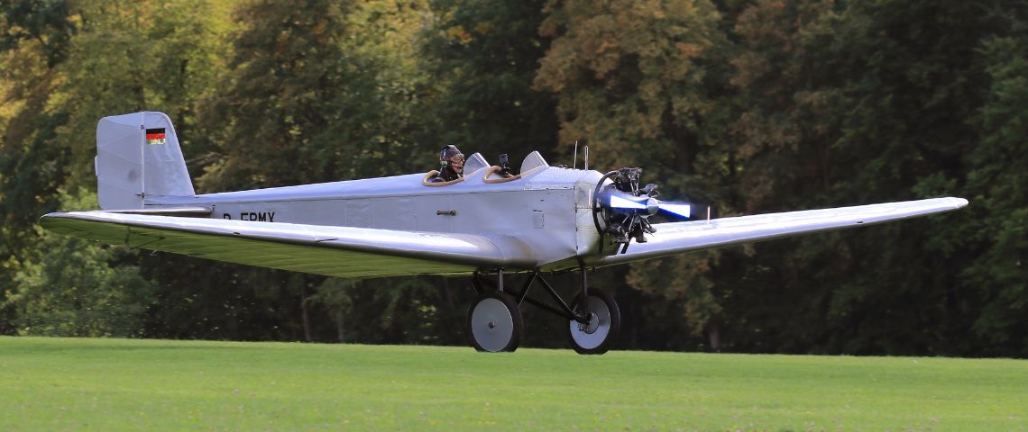 Class D Airspace at KFFZ: What That Means for Renters